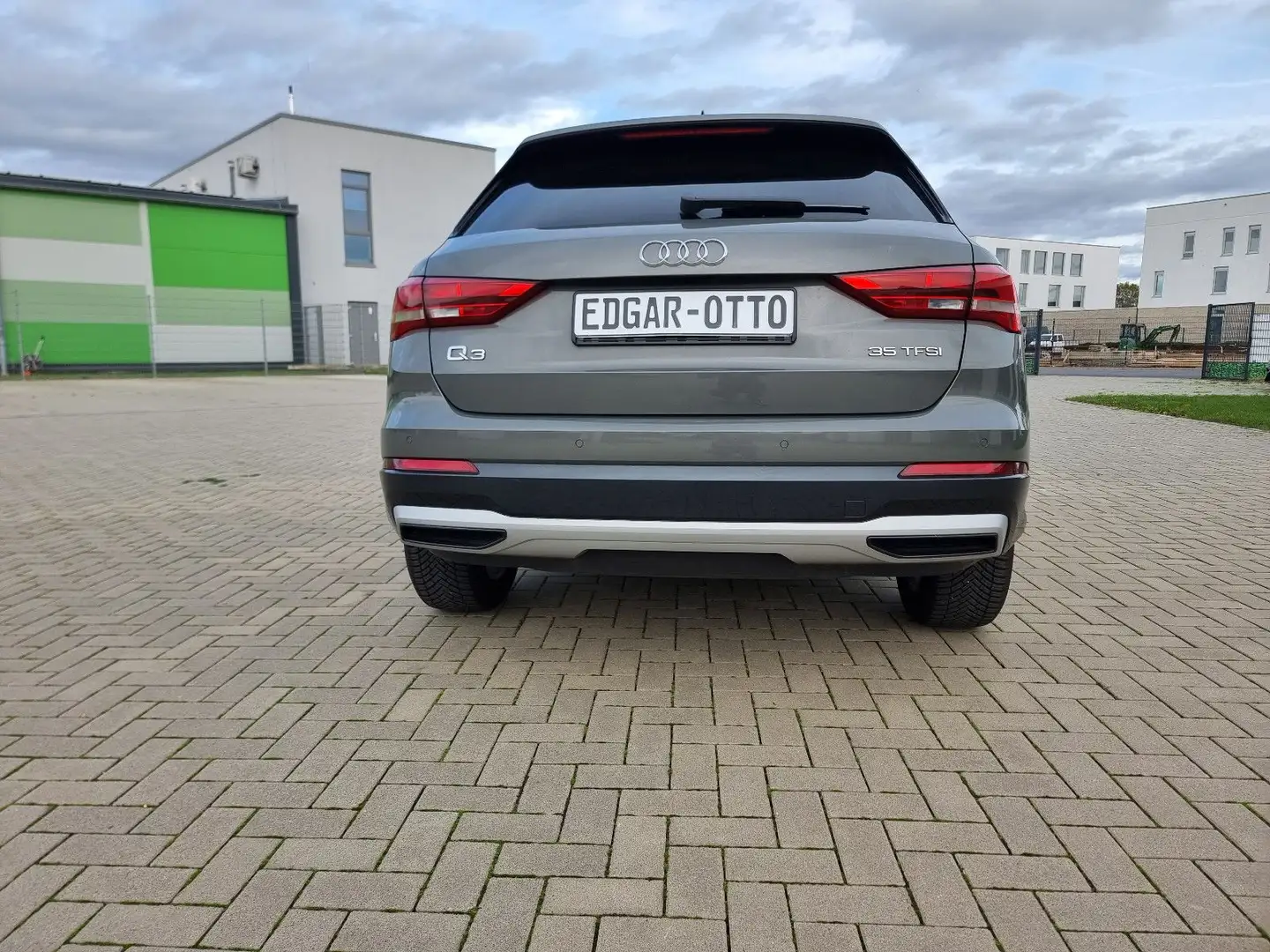 Audi Q3 35 TFSI advanced Pano LED PDC Autom. Grau - 2