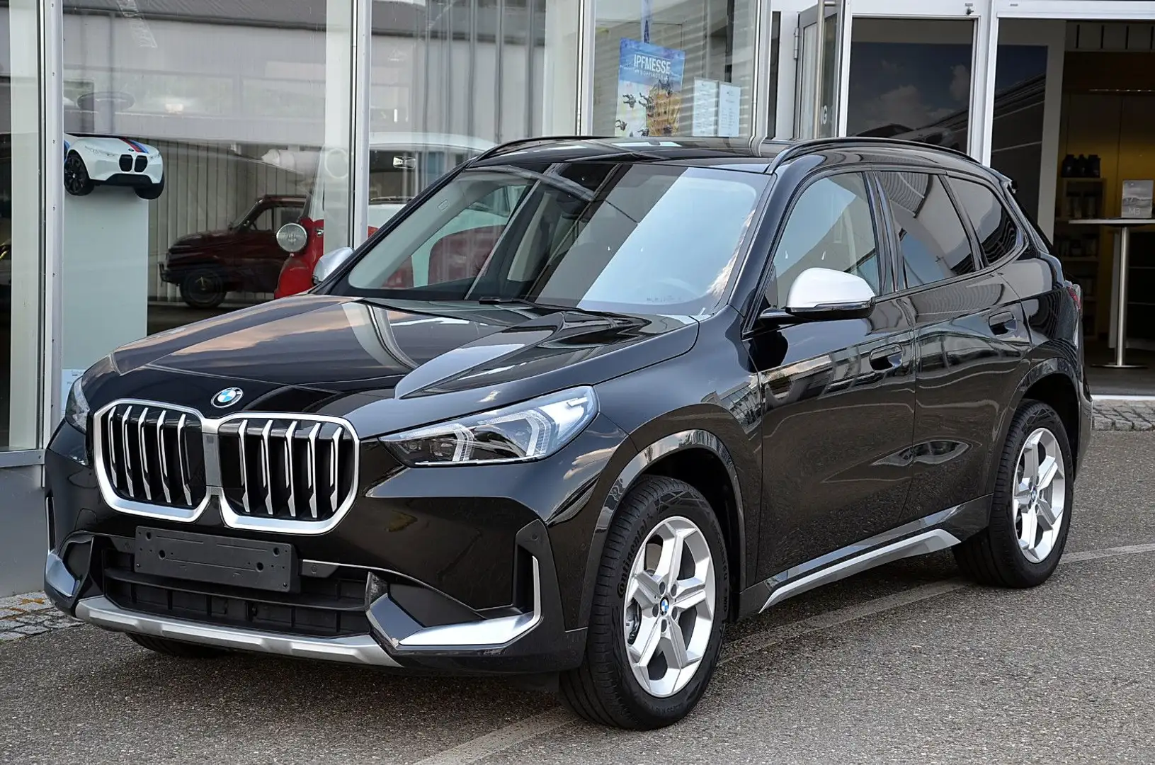 BMW X1 23 d xDrive/xLine/Sportsitze/el.AHK/Kamera+++ Schwarz - 1