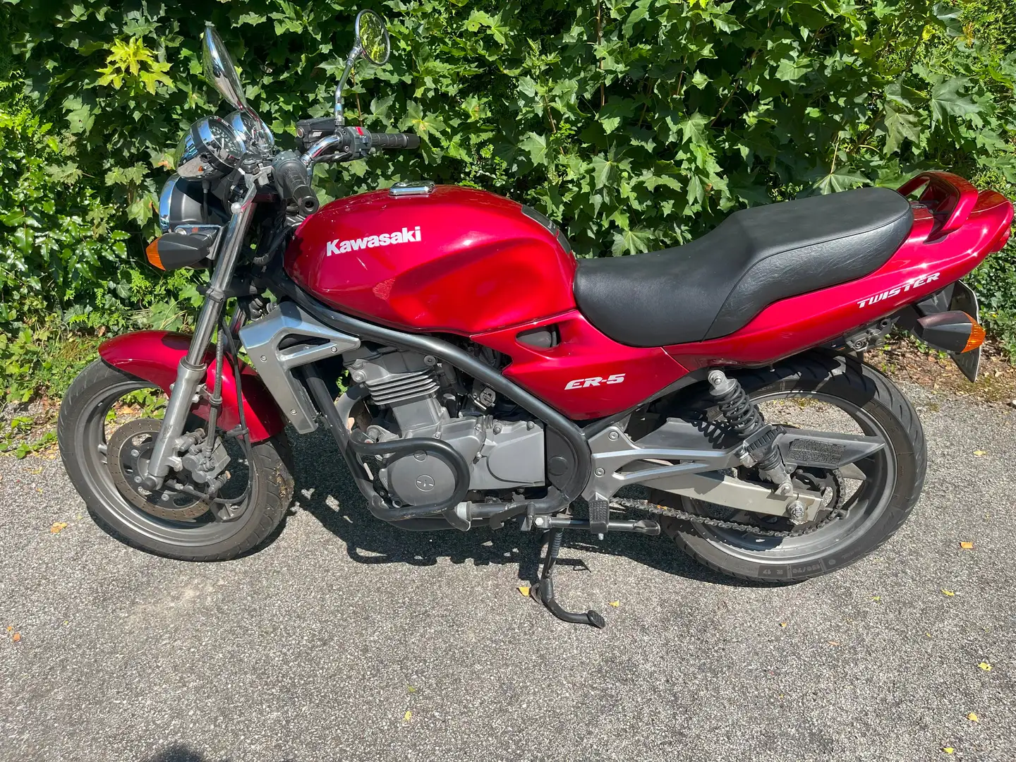 Kawasaki ER - 5 Twister Червоний - 1