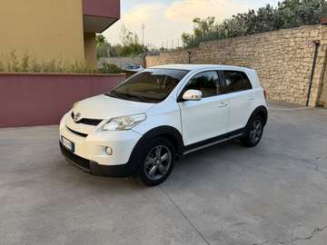 1.4 d-4d Luxury Awd