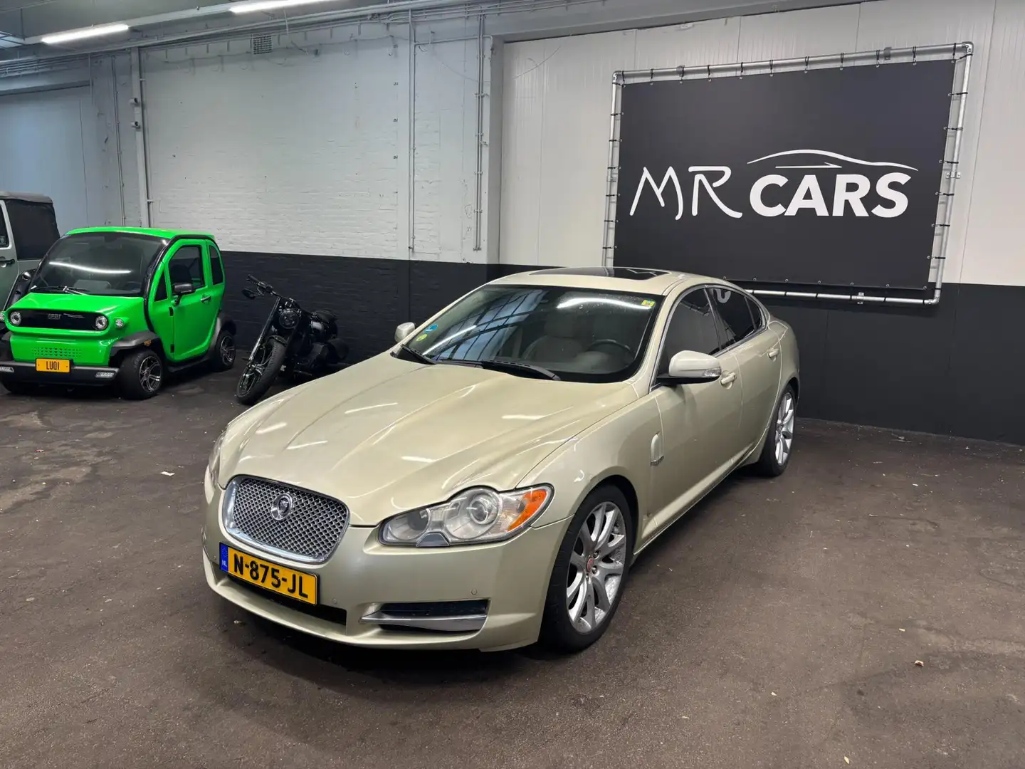 Jaguar XF 3.0 V6 Luxury full option Jaune - 1