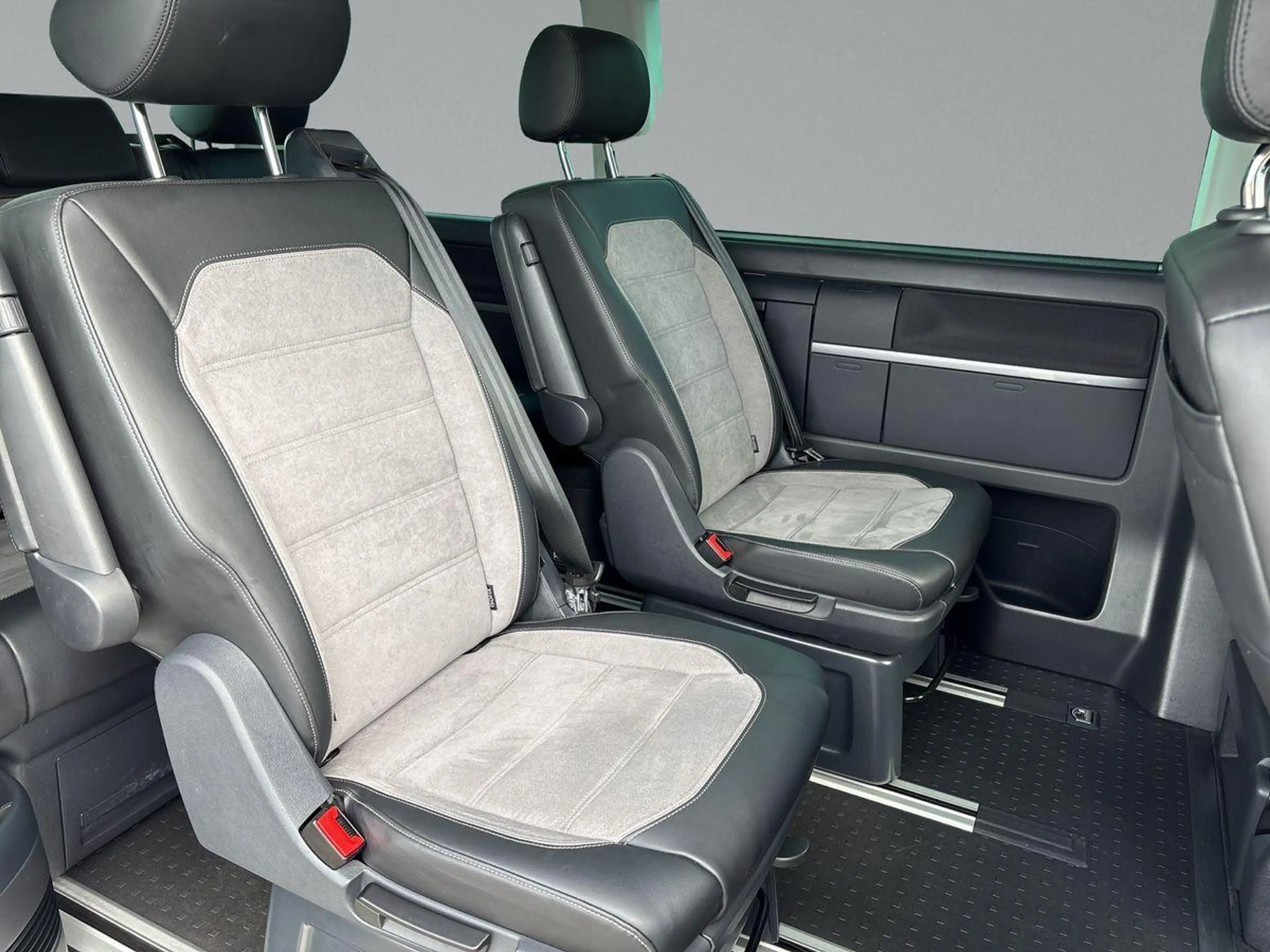 Volkswagen T6.1 Transporter T6.1 Multivan 2.0 TDI — photo 6