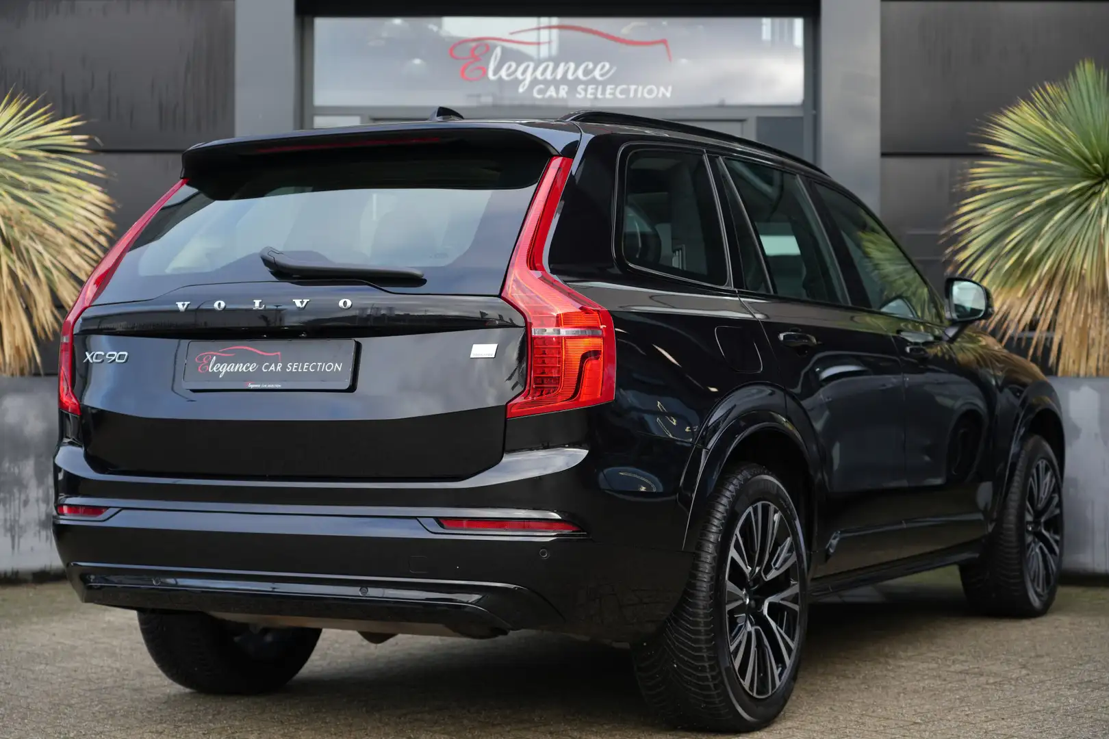 Volvo XC90 2.0 T8 Recharge AWD Ultra Dark 455pk Panoramadak/S Zwart - 2
