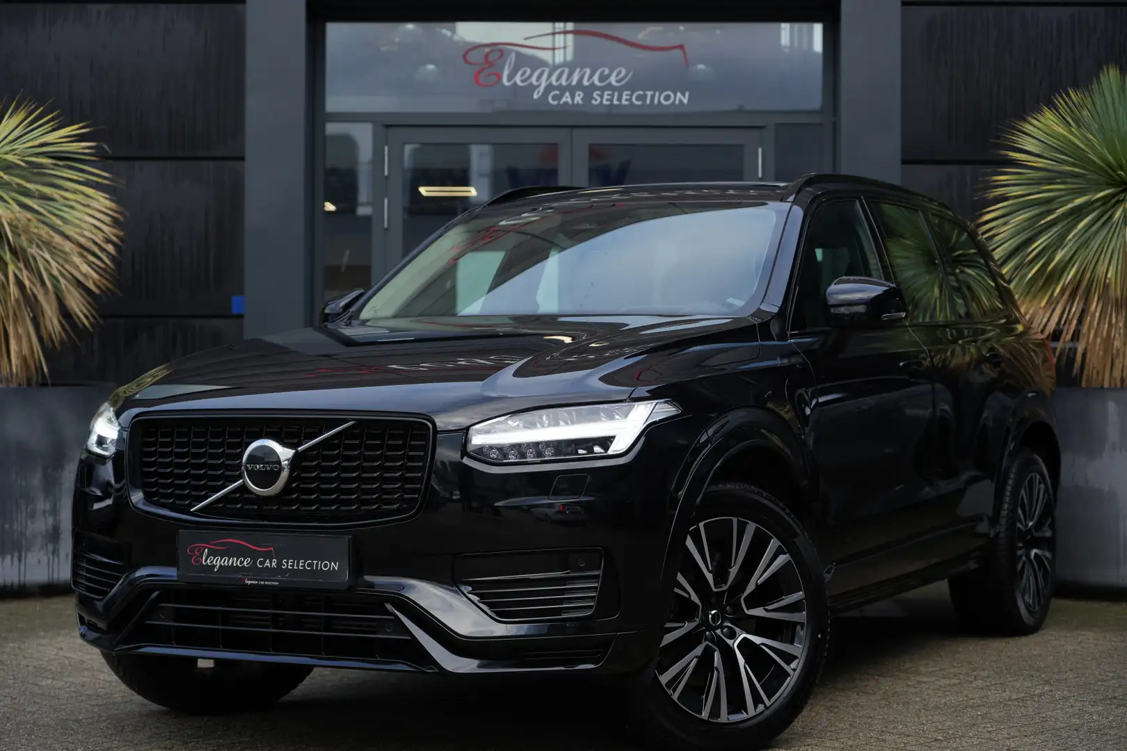Volvo XC90 2.0 T8 Recharge AWD Ultra Dark 455pk Panoramadak/S Zwart - 1