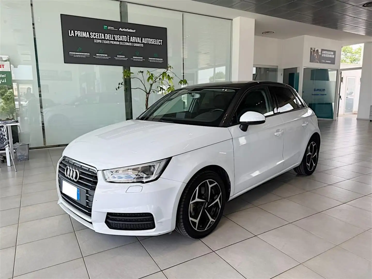 Audi A1 1.6 TDI 115CV metal plus Wit - 1