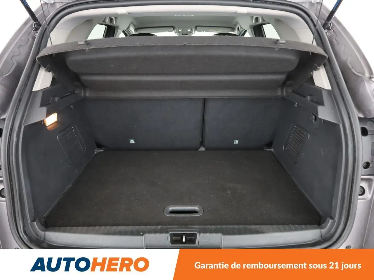 Renault Captur — photo 17