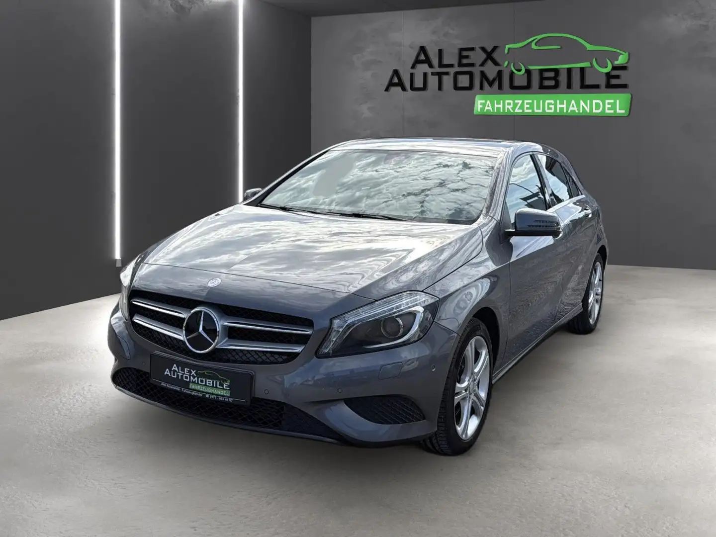 Mercedes-Benz A 200 BlueEfficiency Grau - 2