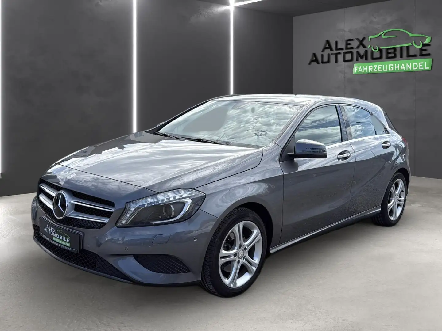 Mercedes-Benz A 200 BlueEfficiency Grau - 1