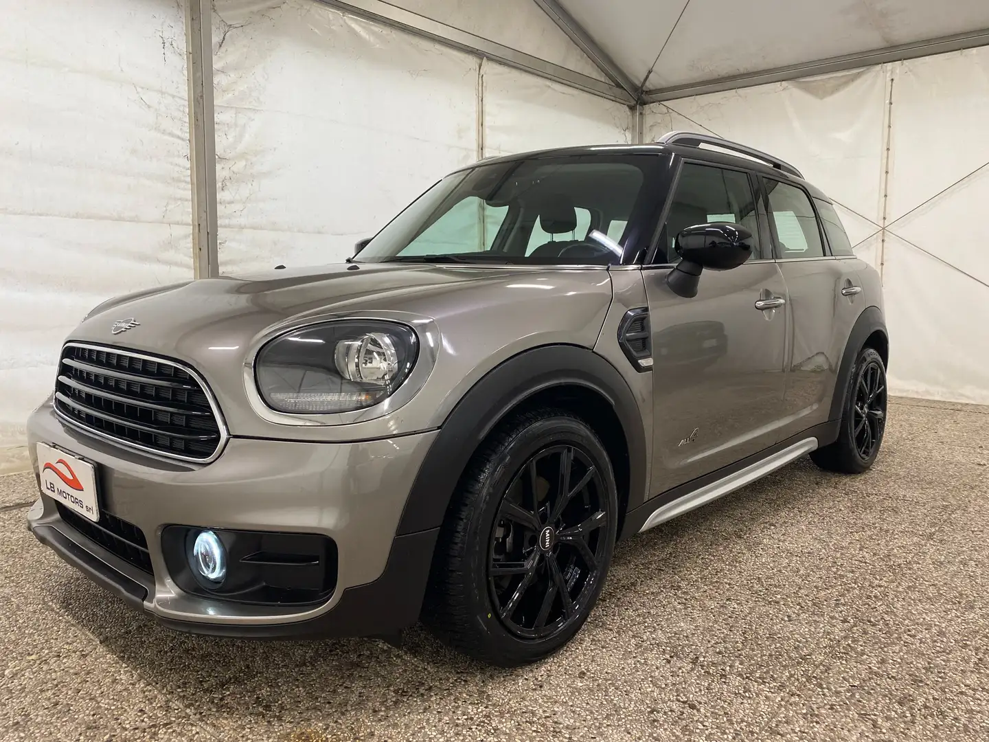 MINI Cooper D Countryman Mini Countryman all 4 2.0 Cooper D Business auto Gris - 1
