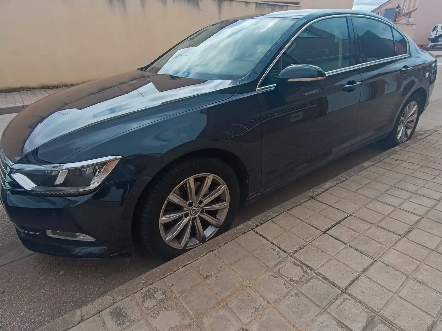 Volkswagen Passat 2.0 TDI SCR Comfortline - 1