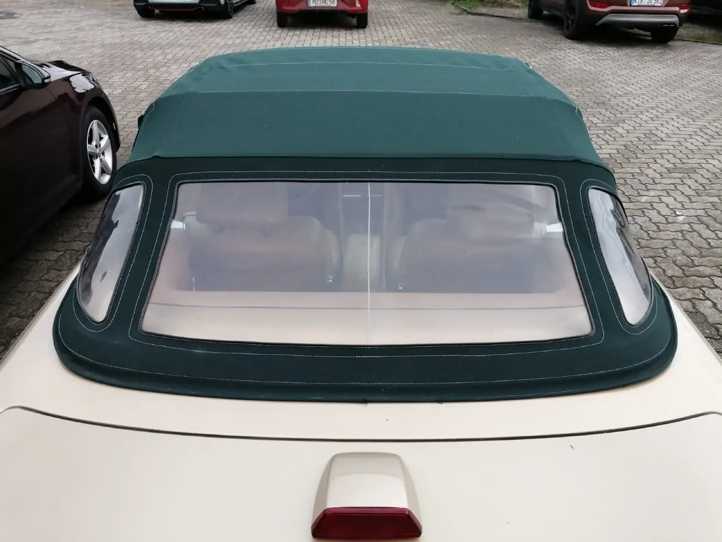 Mercedes-Benz SL 560 Gold - 1