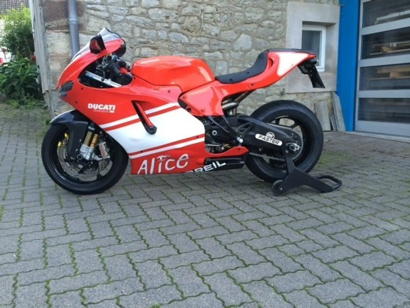 Ducati Desmosedici RR Rood - 1