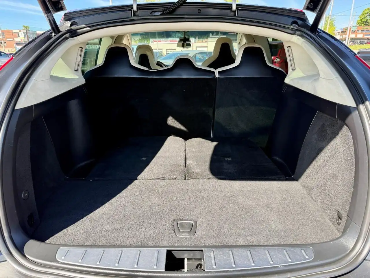Tesla Model X photo Tesla Model X