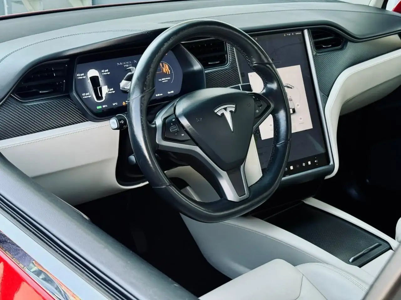 Tesla Model X photo Tesla Model X