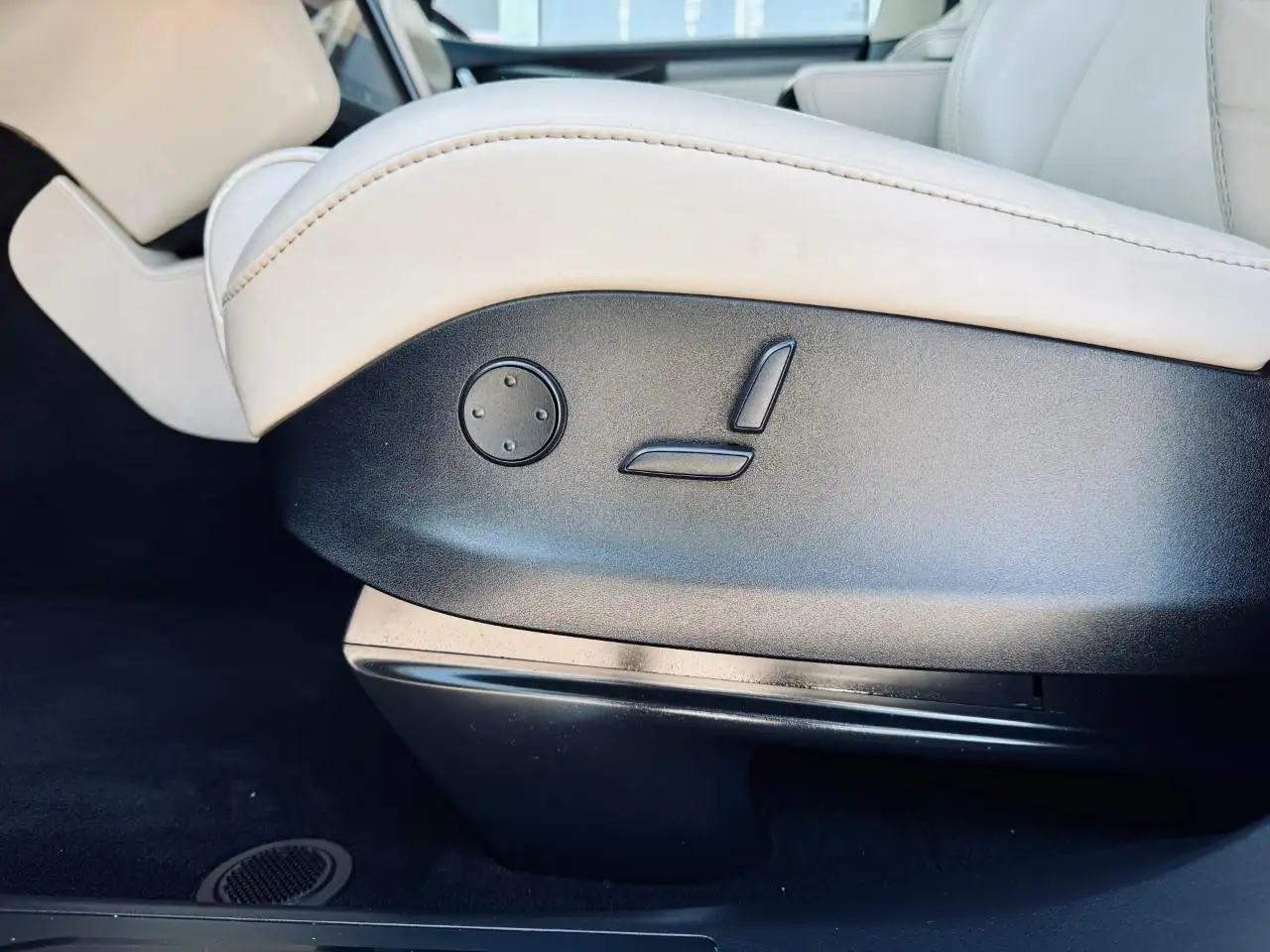 Tesla Model X photo Tesla Model X