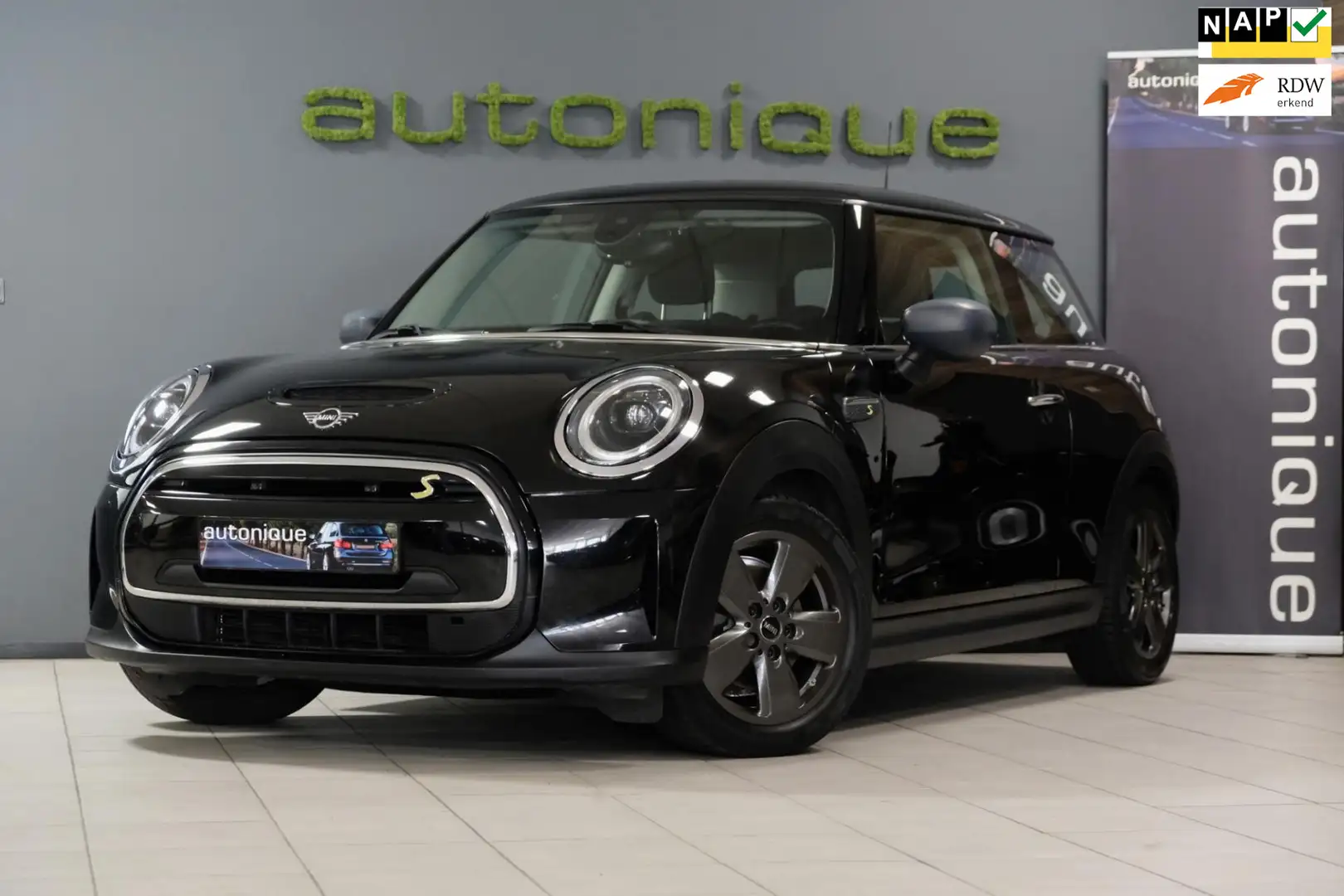 MINI Mini Electric MINI Electric 33 kWh Cooper S 79dkm Black - 1