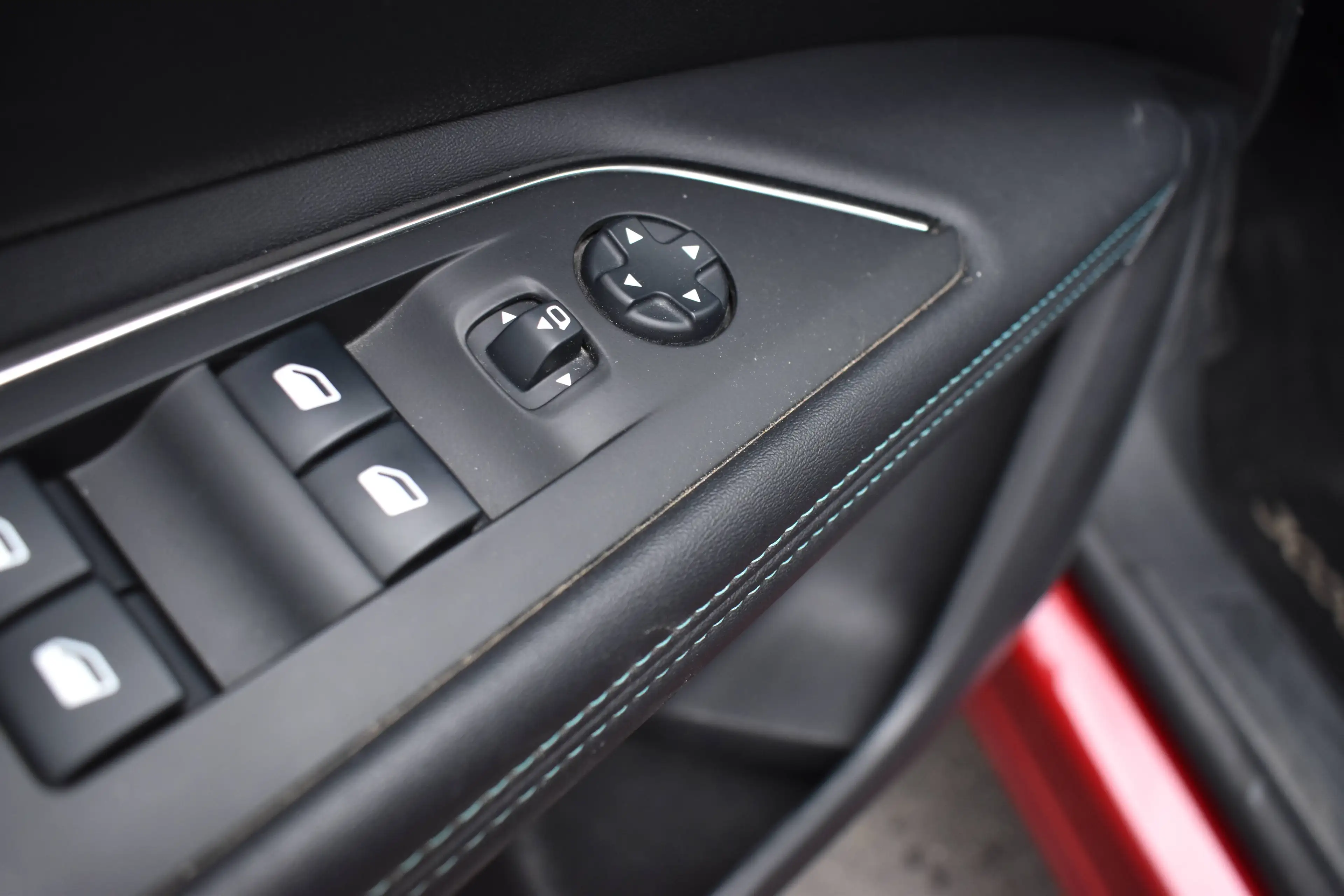 Peugeot 3008 1.6 Hybrid 225 Allure *1 an de garantie* — photo 5