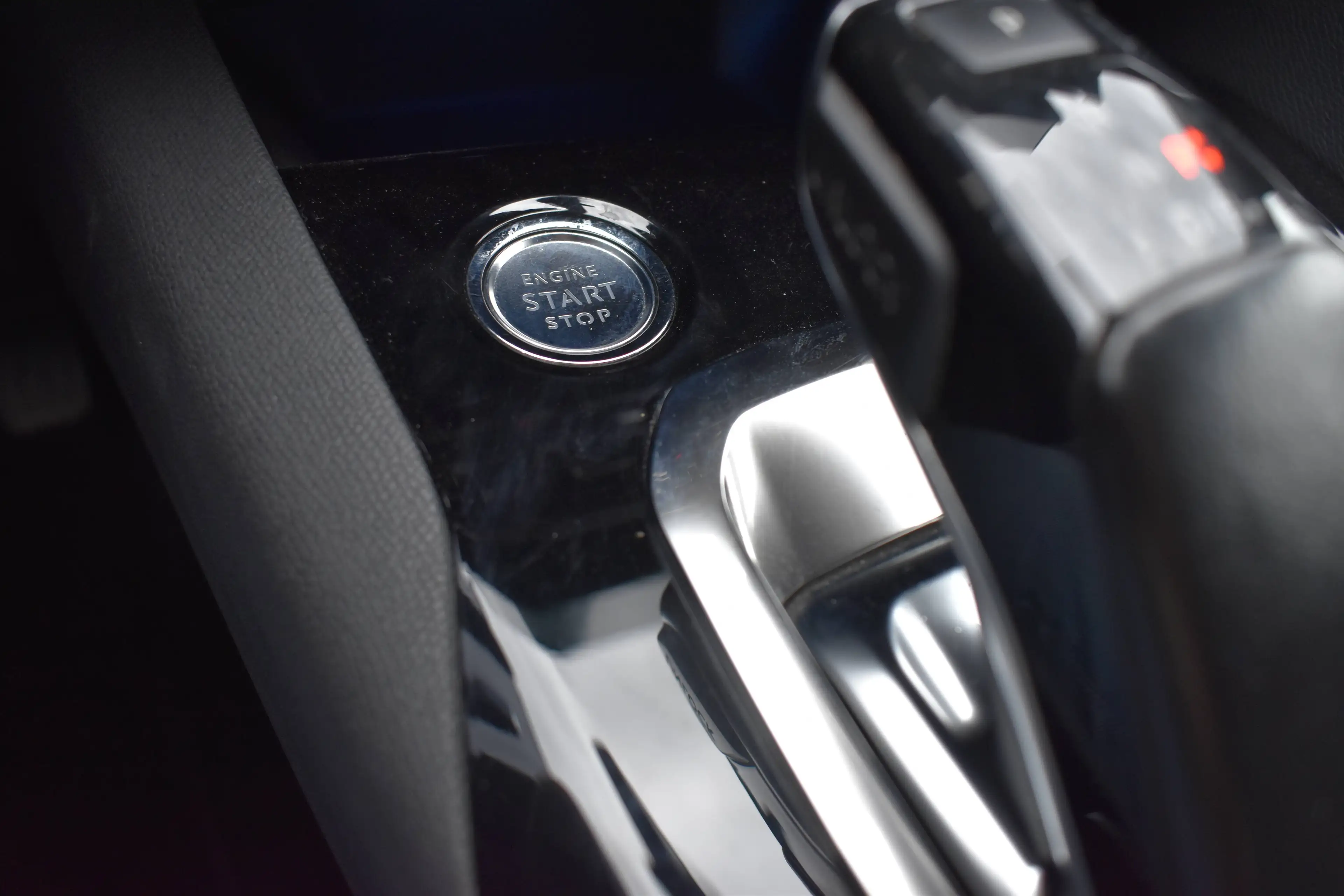 Peugeot 3008 1.6 Hybrid 225 Allure *1 an de garantie* — photo 10