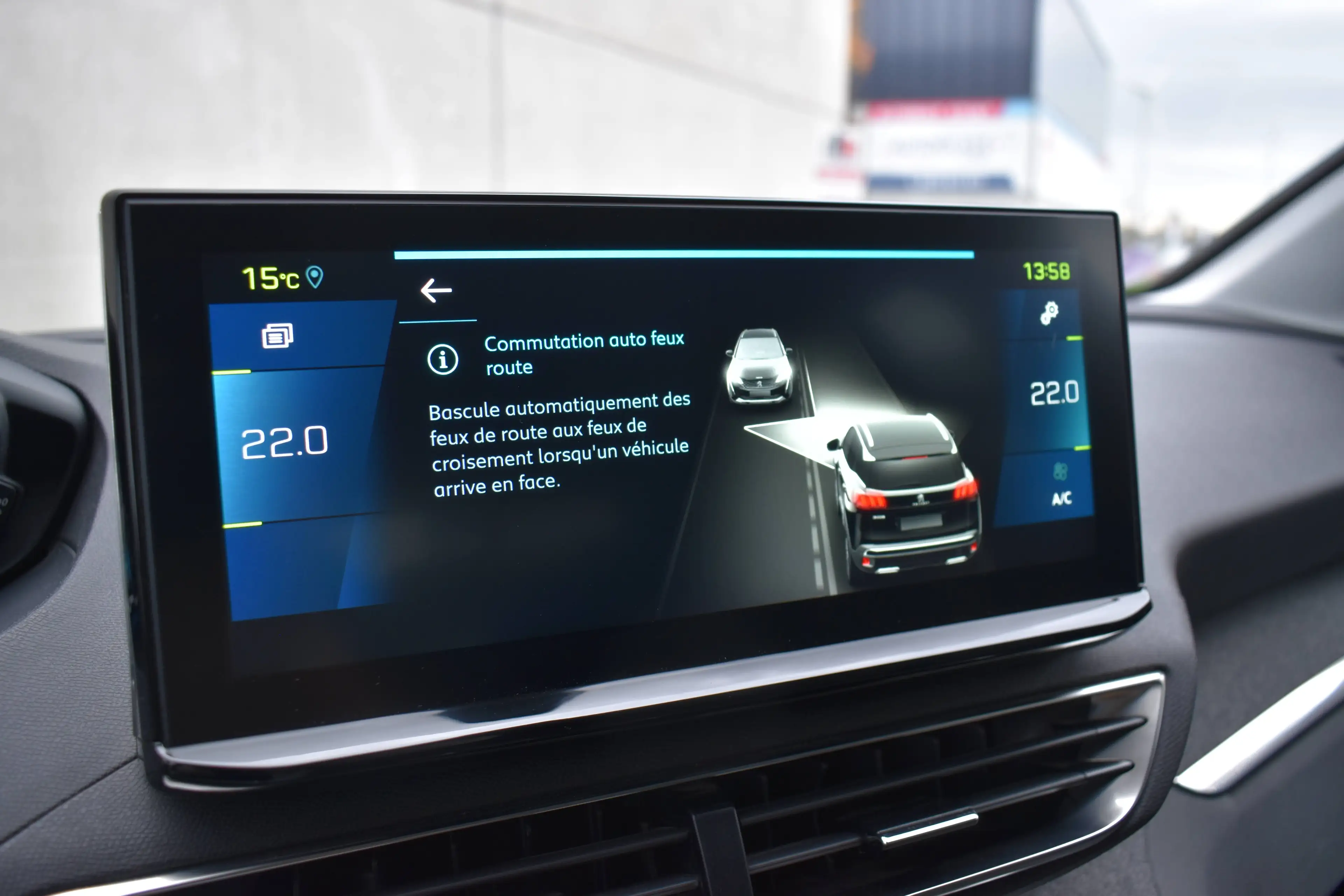 Peugeot 3008 1.6 Hybrid 225 Allure *1 an de garantie* — photo 11
