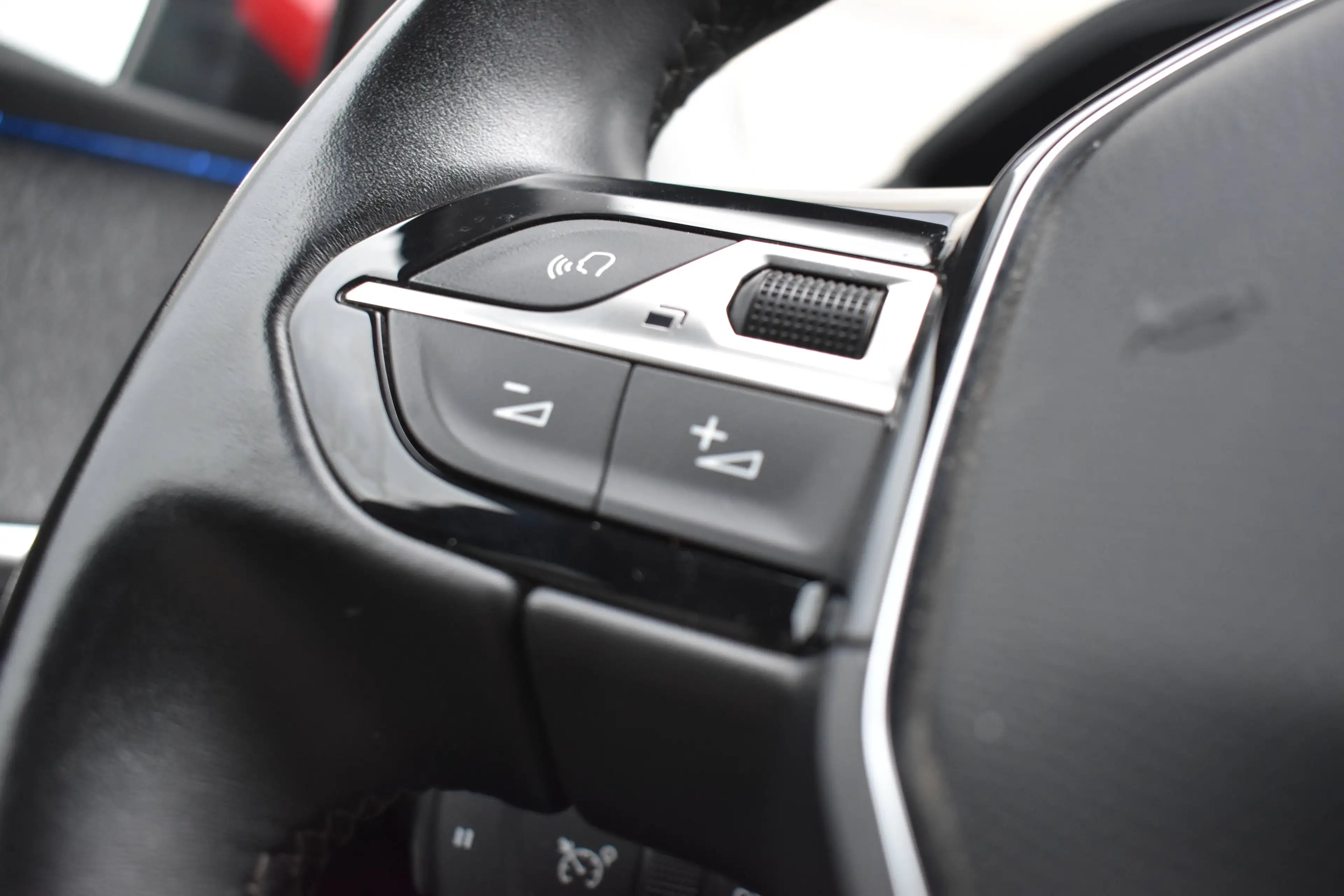 Peugeot 3008 1.6 Hybrid 225 Allure *1 an de garantie* — photo 8