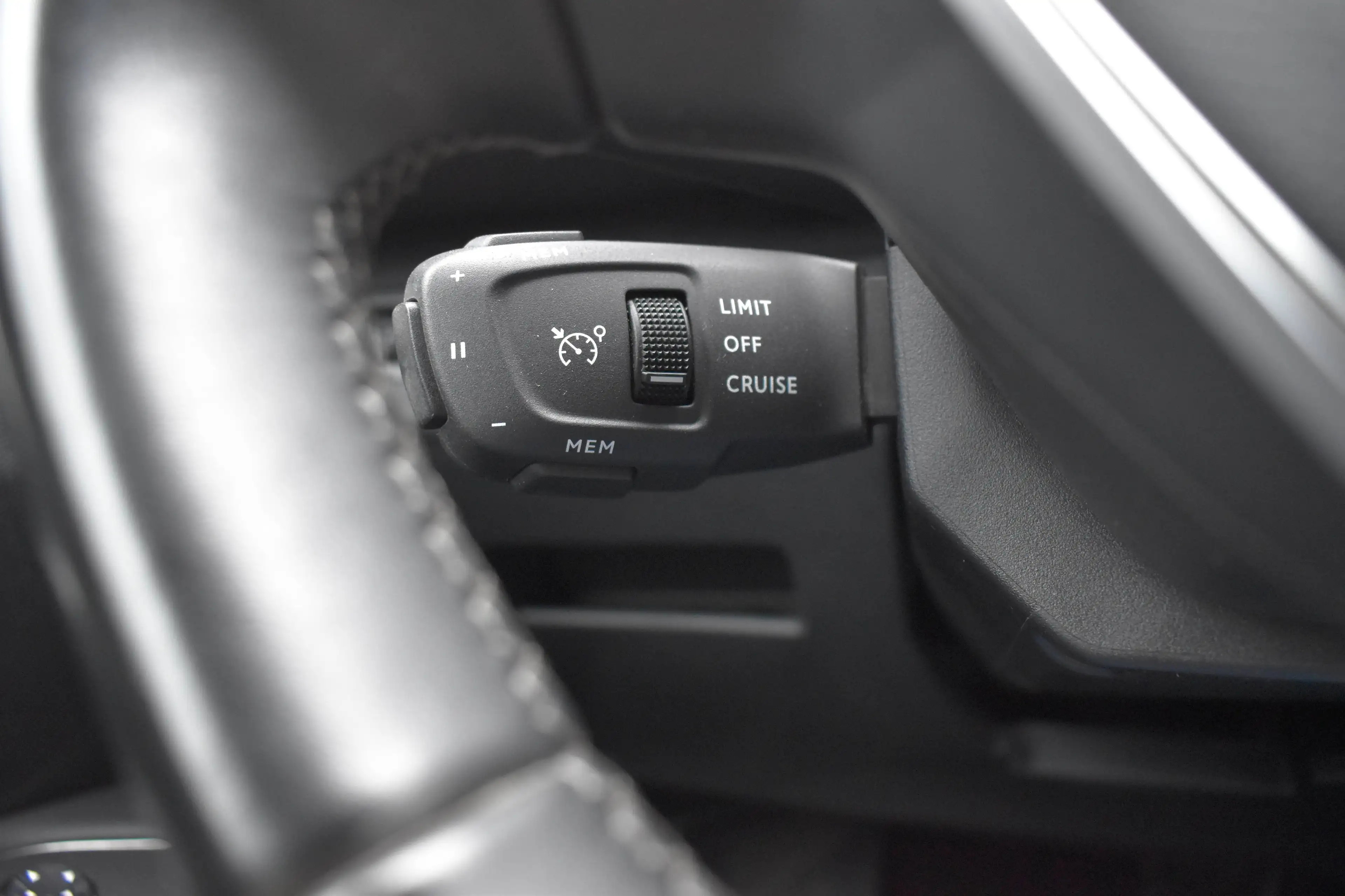 Peugeot 3008 1.6 Hybrid 225 Allure *1 an de garantie* — photo 7
