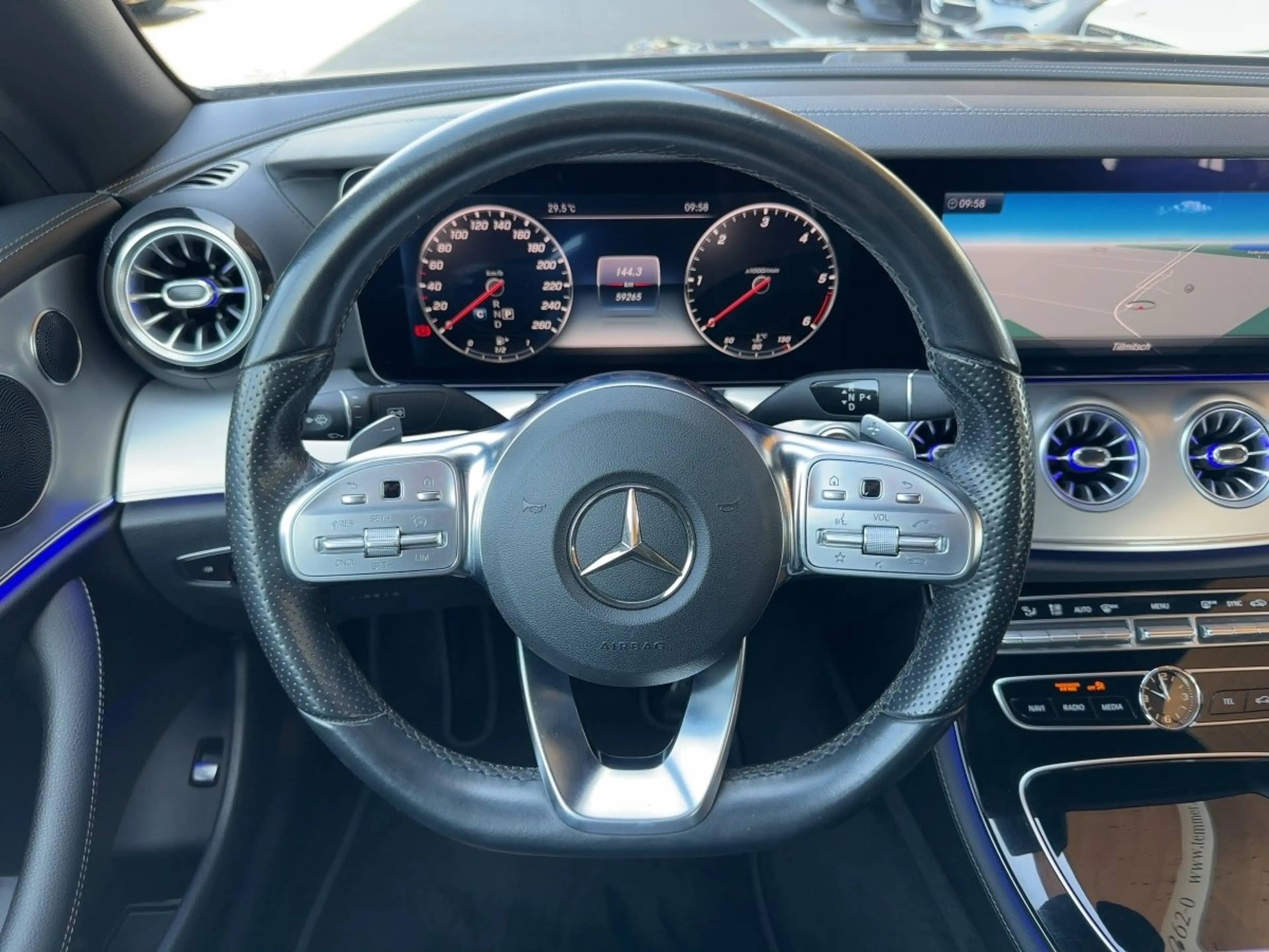 Mercedes-Benz E 400 d 4MATIC Cabriolet AMG MBeam Widescreen — photo 11