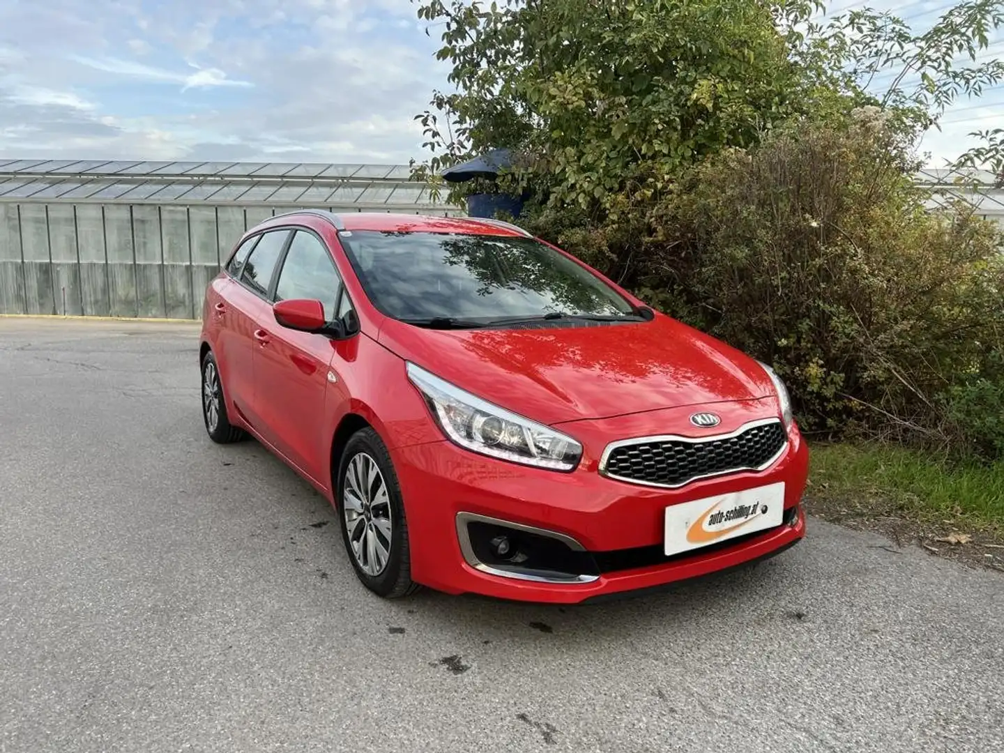 Kia Ceed SW / cee'd SW cee'd Kombi 1,6 CRDi Silber Navi RKamera LED 4-Zyl Rouge - 1