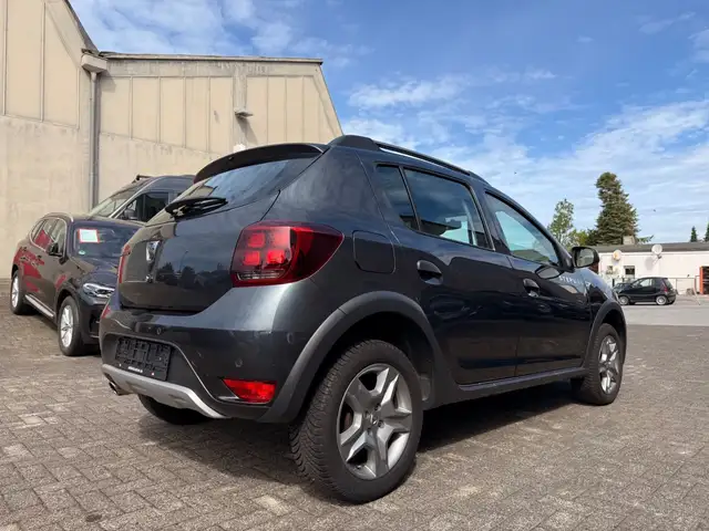 Dacia Sandero view 5