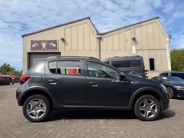 Dacia Sandero view 4