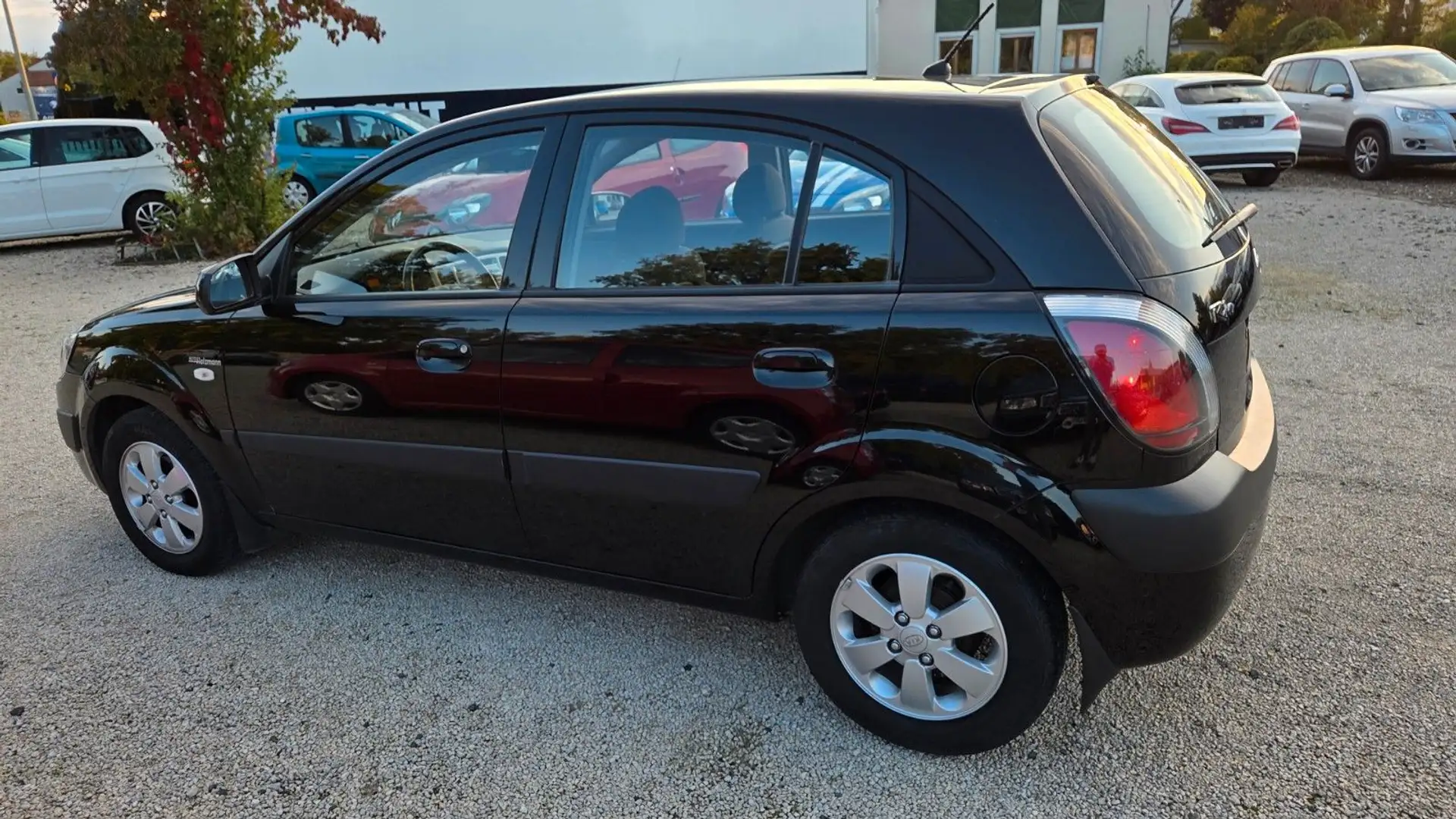 Kia Rio 1.4 5-türer 1. Hand 60.500km Noir - 2