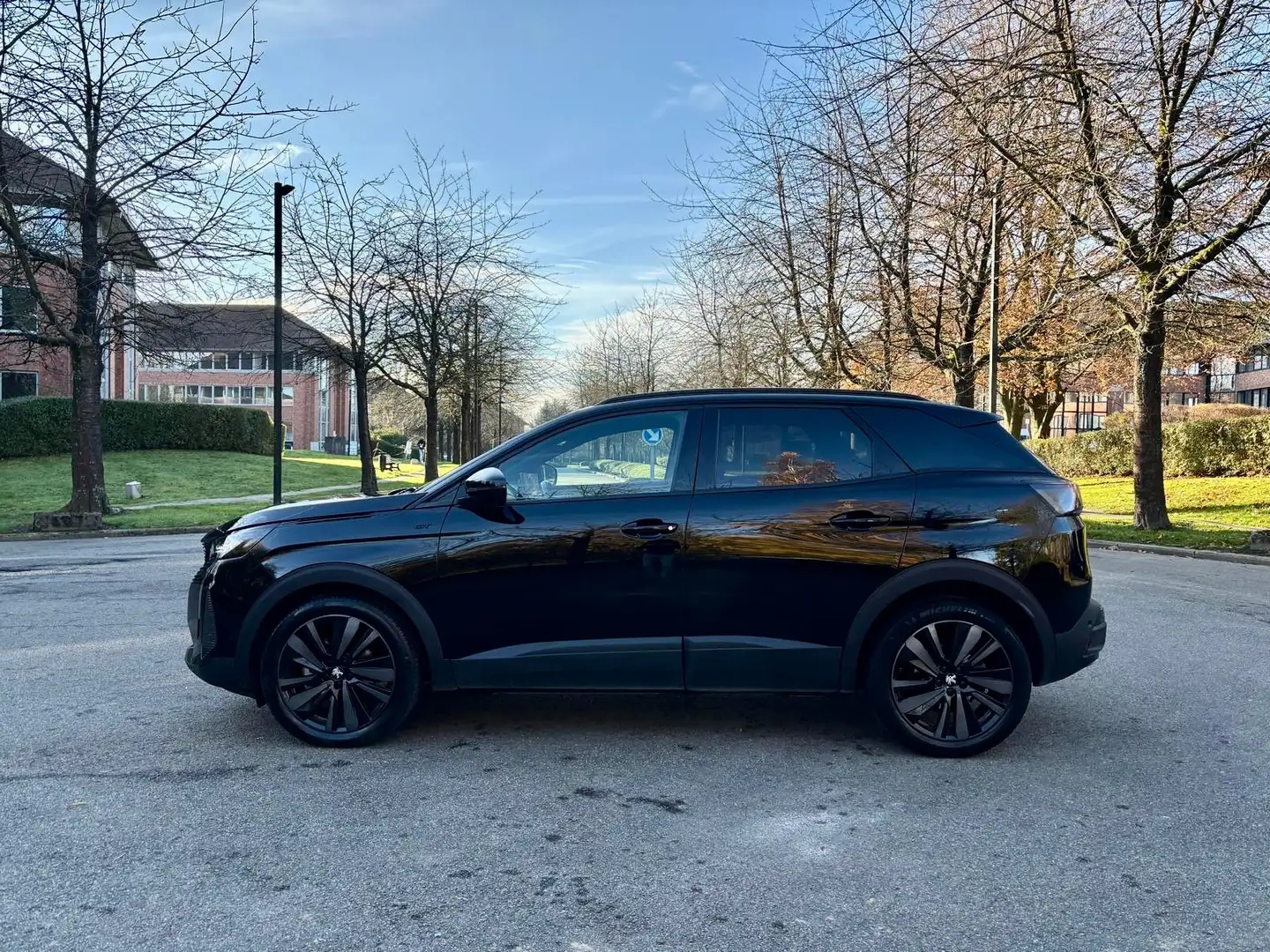 Peugeot 3008 1.5 EAT8 BlueHDi GT Black Pack Navi/ Led / Camera Schwarz - 1