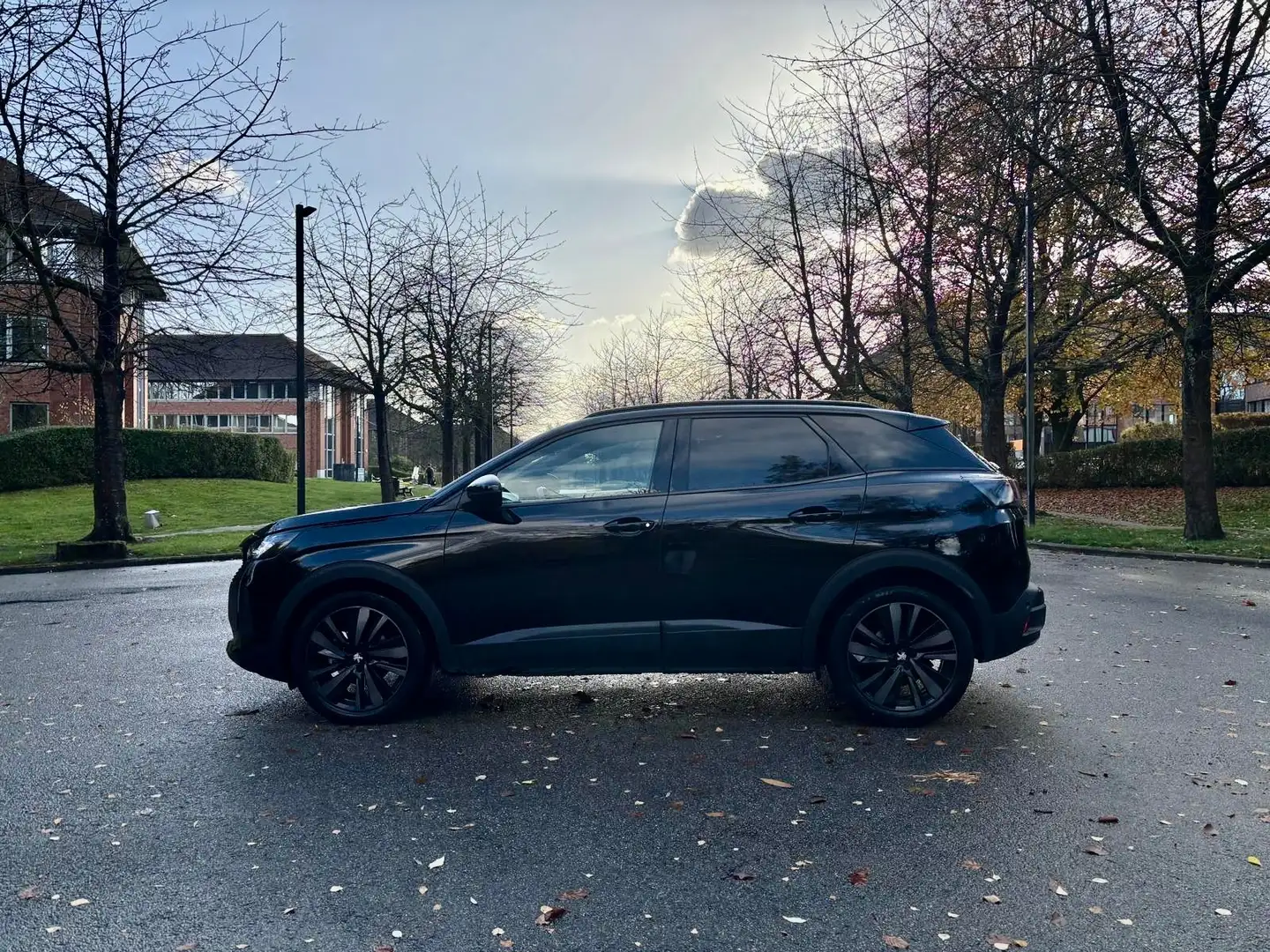 Peugeot 3008 1.5 EAT8 BlueHDi GT Black Pack Navi/ Led / Camera Zwart - 1