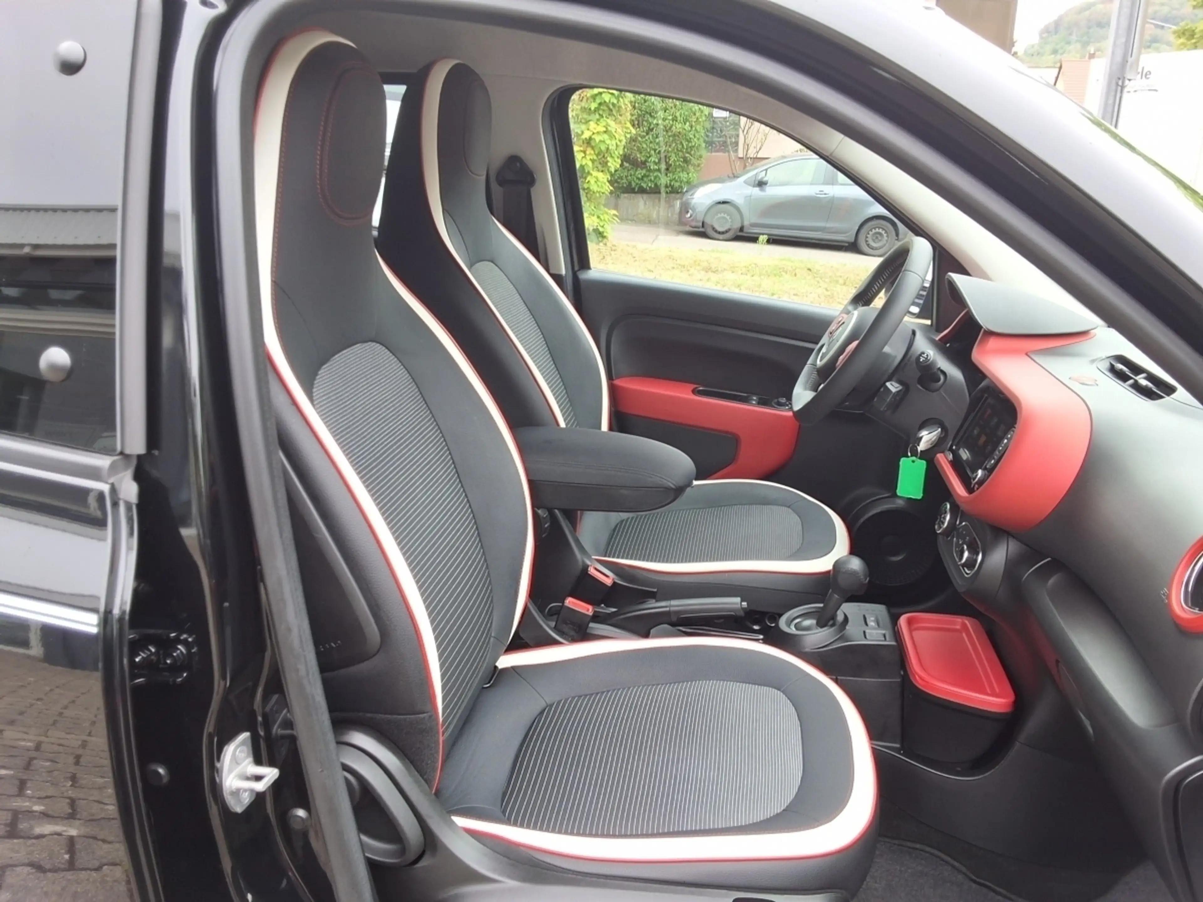 Renault Twingo 3 Luxe ENERGY TCe 90 E6  Intens ENERGY — photo 11