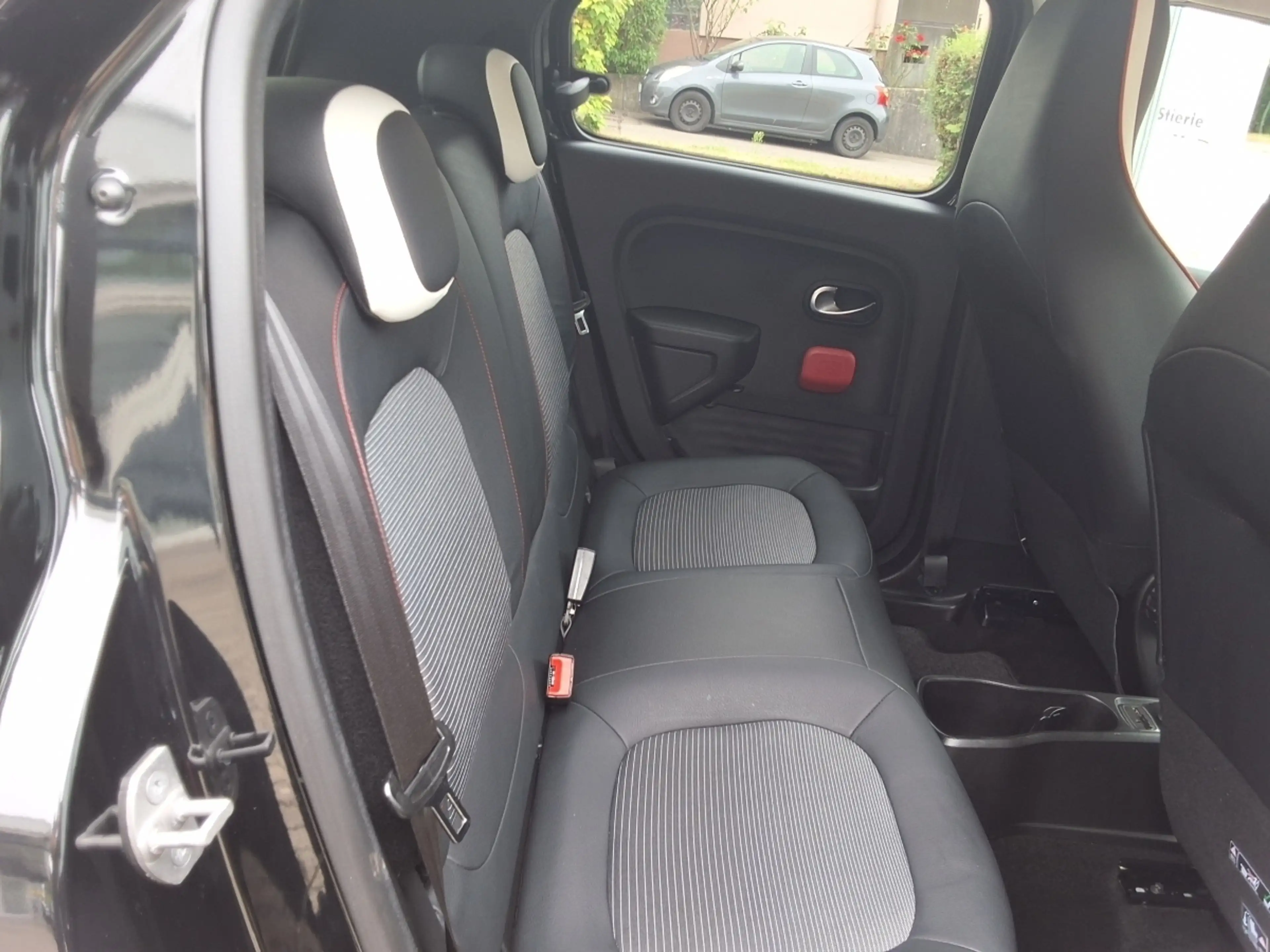Renault Twingo 3 Luxe ENERGY TCe 90 E6  Intens ENERGY — photo 12