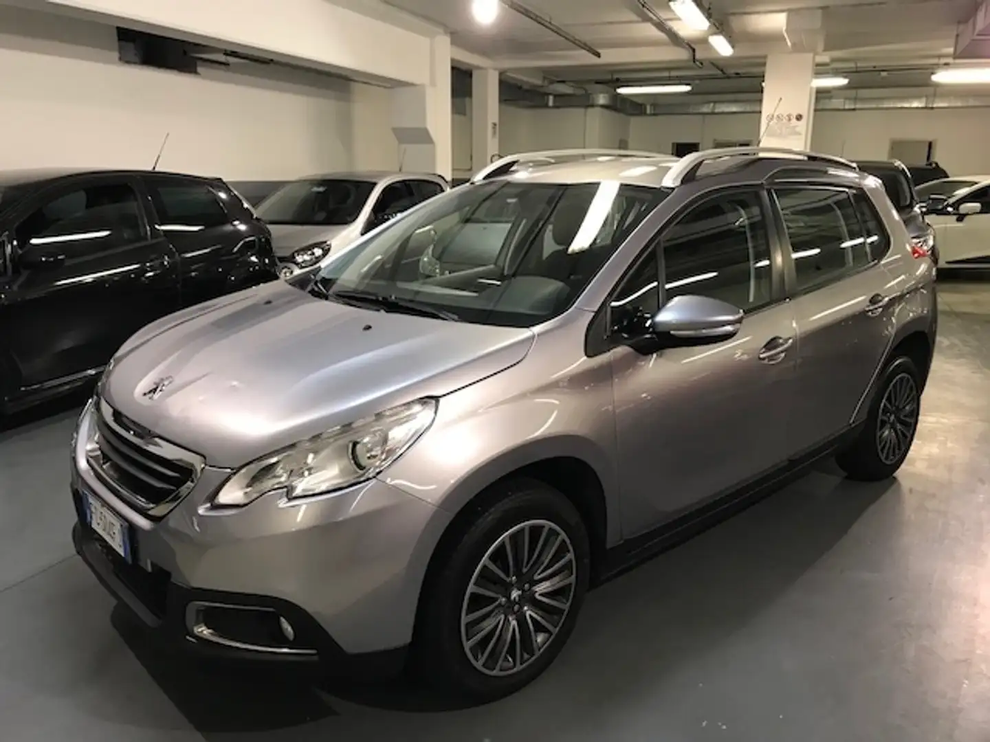 Peugeot 2008 1.6 bluehdi 100CV / EURO6 Gris - 1