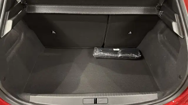 Peugeot 208 view 12