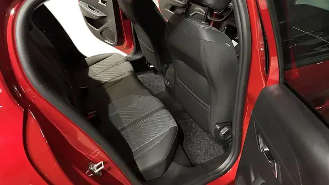 Peugeot 208 view 8