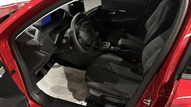 Peugeot 208 view 5