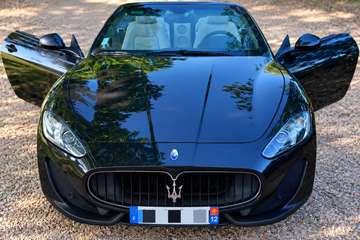 GranCabrio 4.7 V8 460 MC A