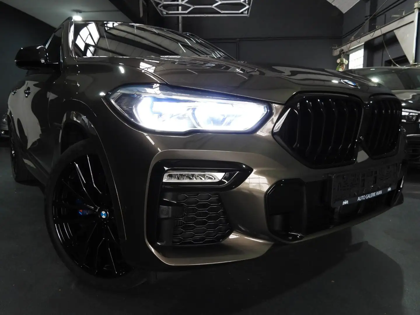 BMW X6 M50i Grün - 1