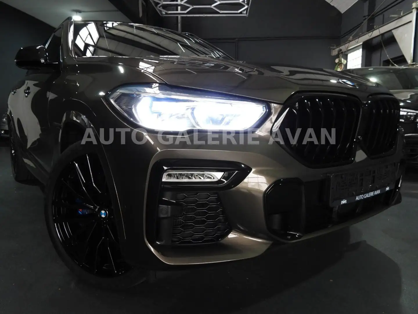 BMW X6 M50i Grün - 1