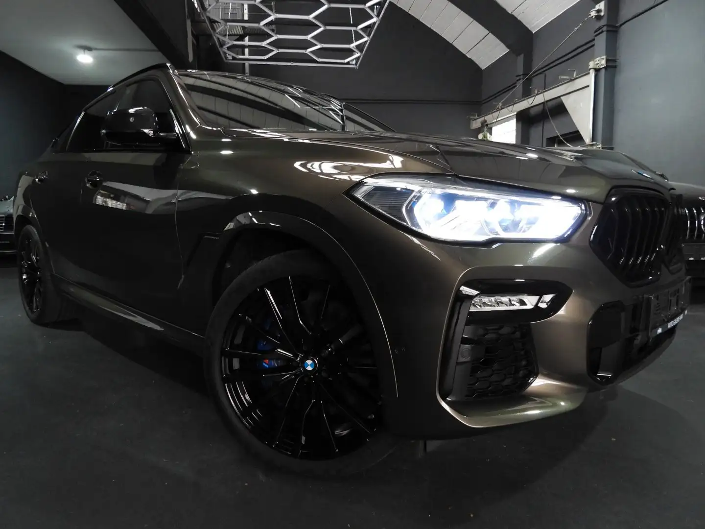 BMW X6 M50i Grün - 2