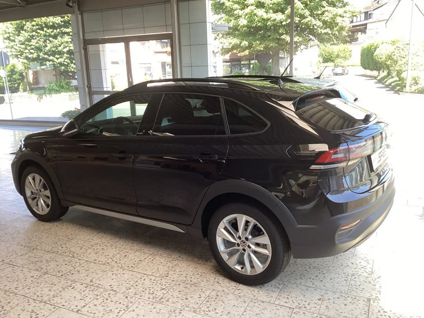 Volkswagen Taigo 1.0 TSI Move Schwarz - 2