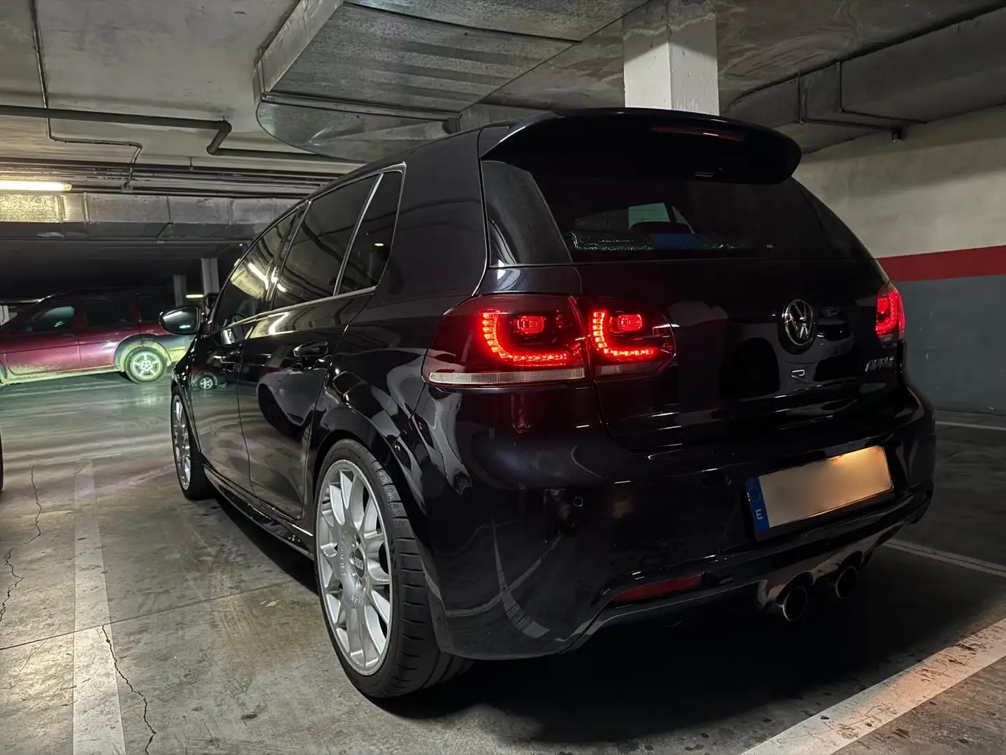 Volkswagen Golf R 2.0 4Motion DSG Černá - 1
