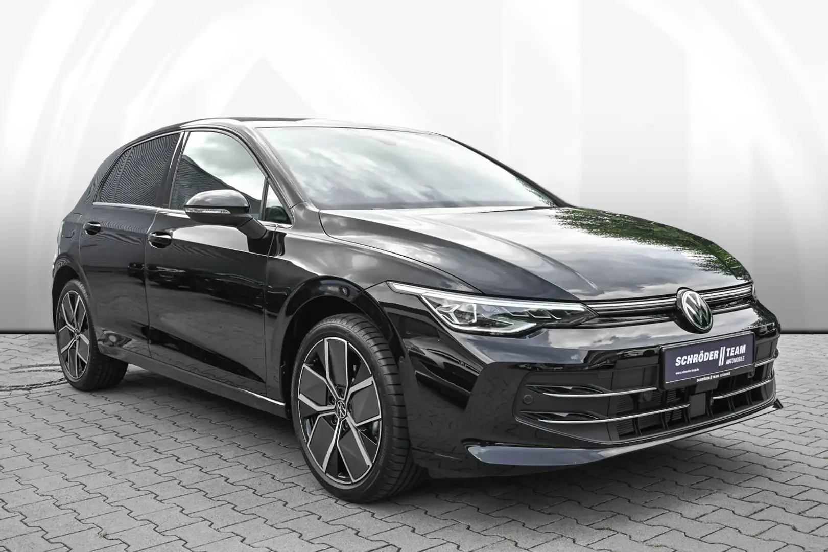 Volkswagen Golf VIII 1.5 TSI Style Schwarz - 2