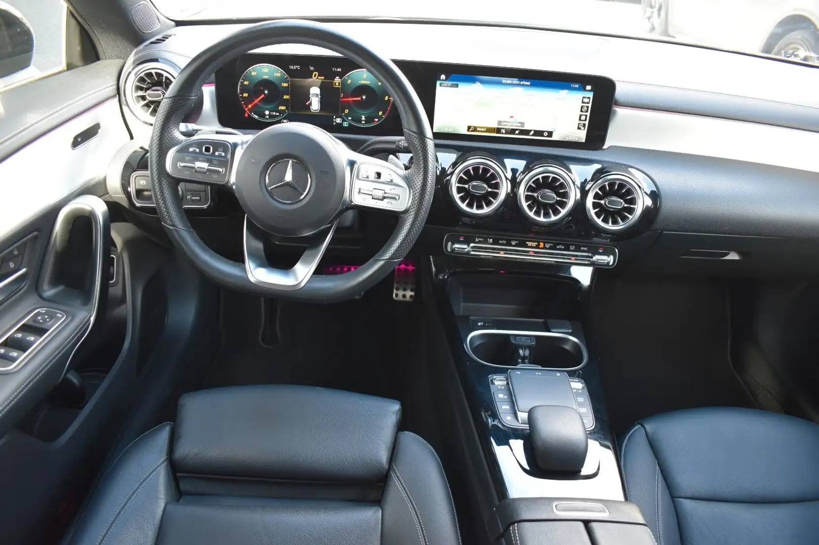 Mercedes-Benz CLA 220 CLA 220 d Shooting Brake AMG LINE*PANO*NIGHT*LED Gris - 2
