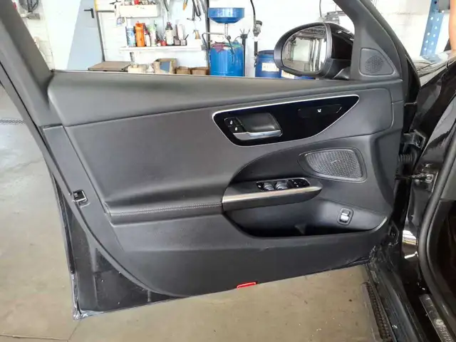 Mercedes-Benz C-Class view 15