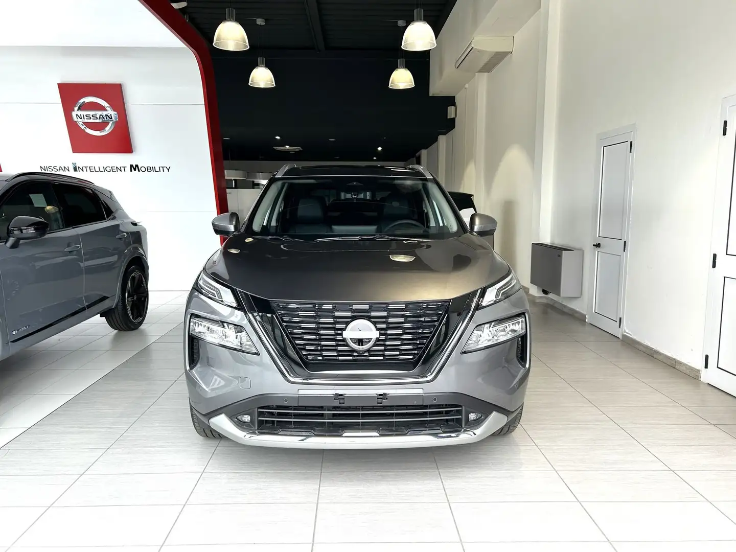 Nissan X-Trail e-Power e-4orce 4WD Tekna Executive Pack Nuova Grijs - 2