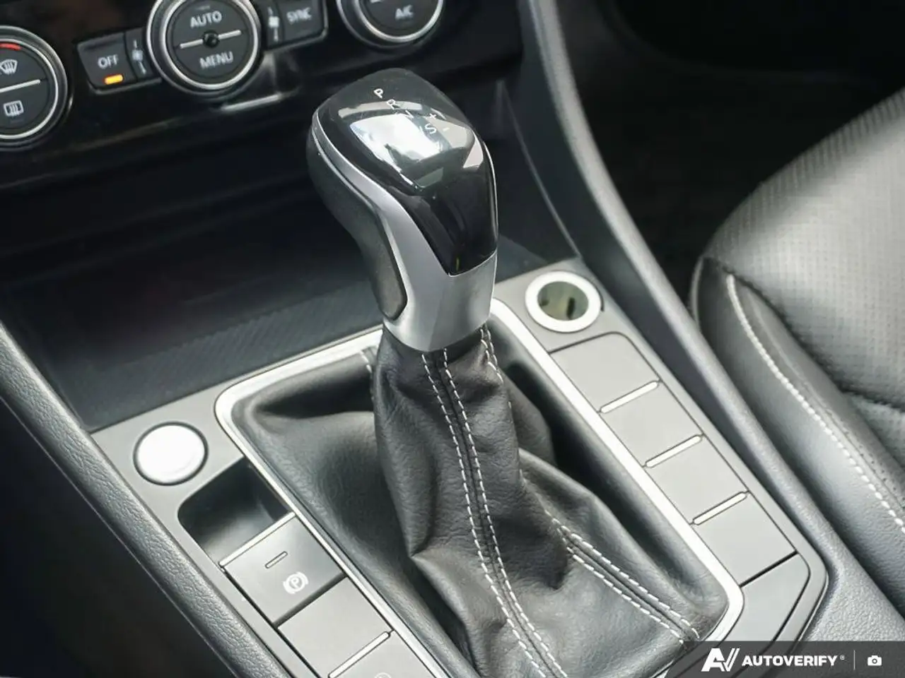 Volkswagen Jetta снимка Volkswagen Jetta