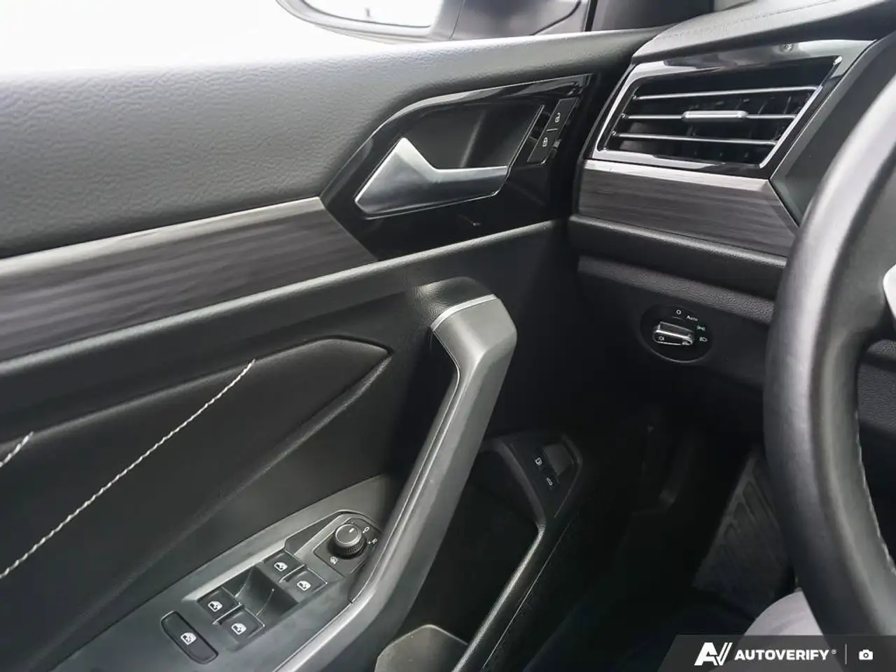 Volkswagen Jetta снимка Volkswagen Jetta
